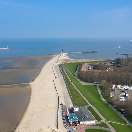 Trafalgar 425 Apartment *