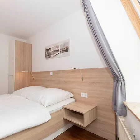 Trafalgar 425 Apartment *